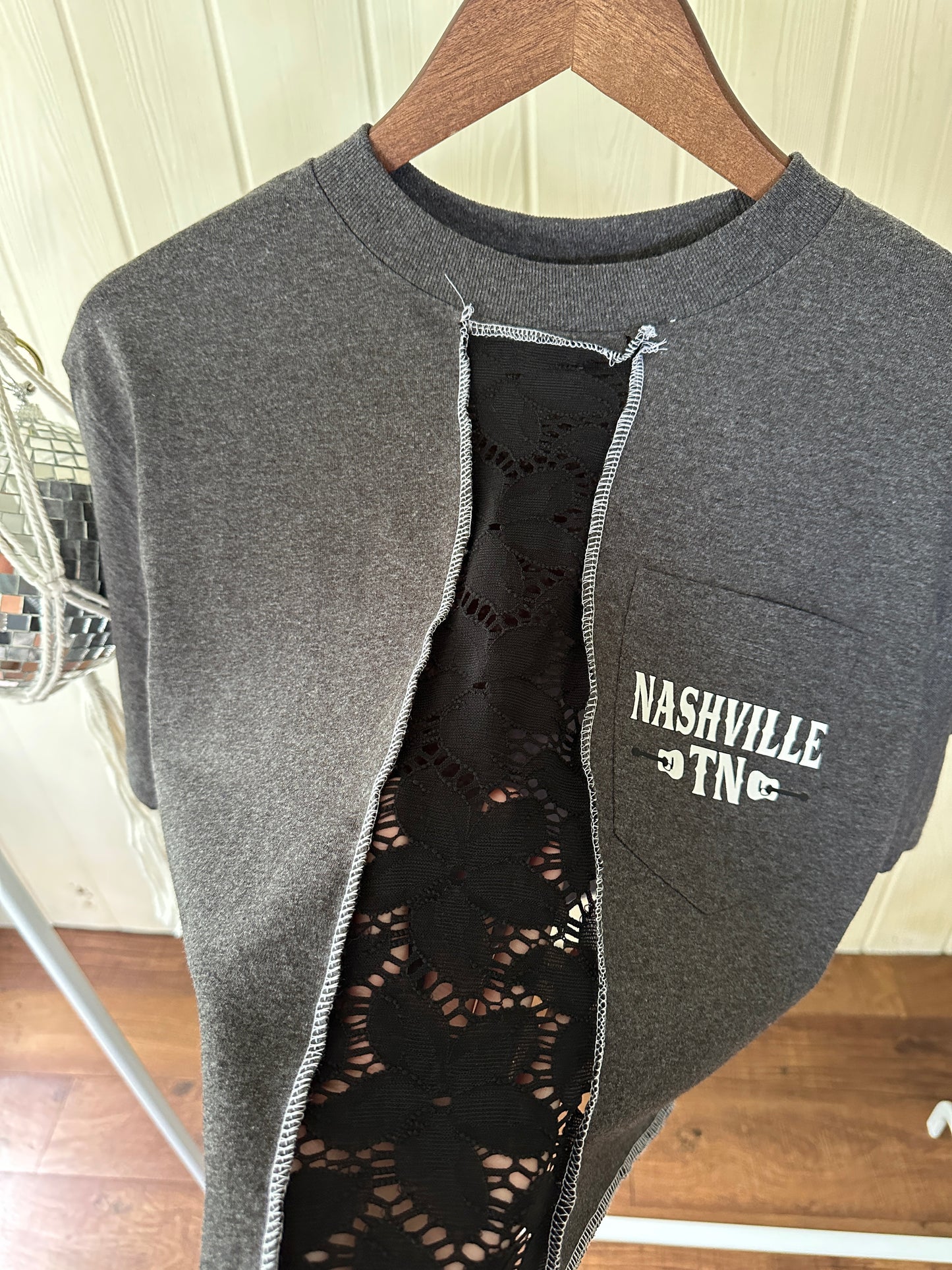 Country Stars Lace Crop Tee Size Medium
