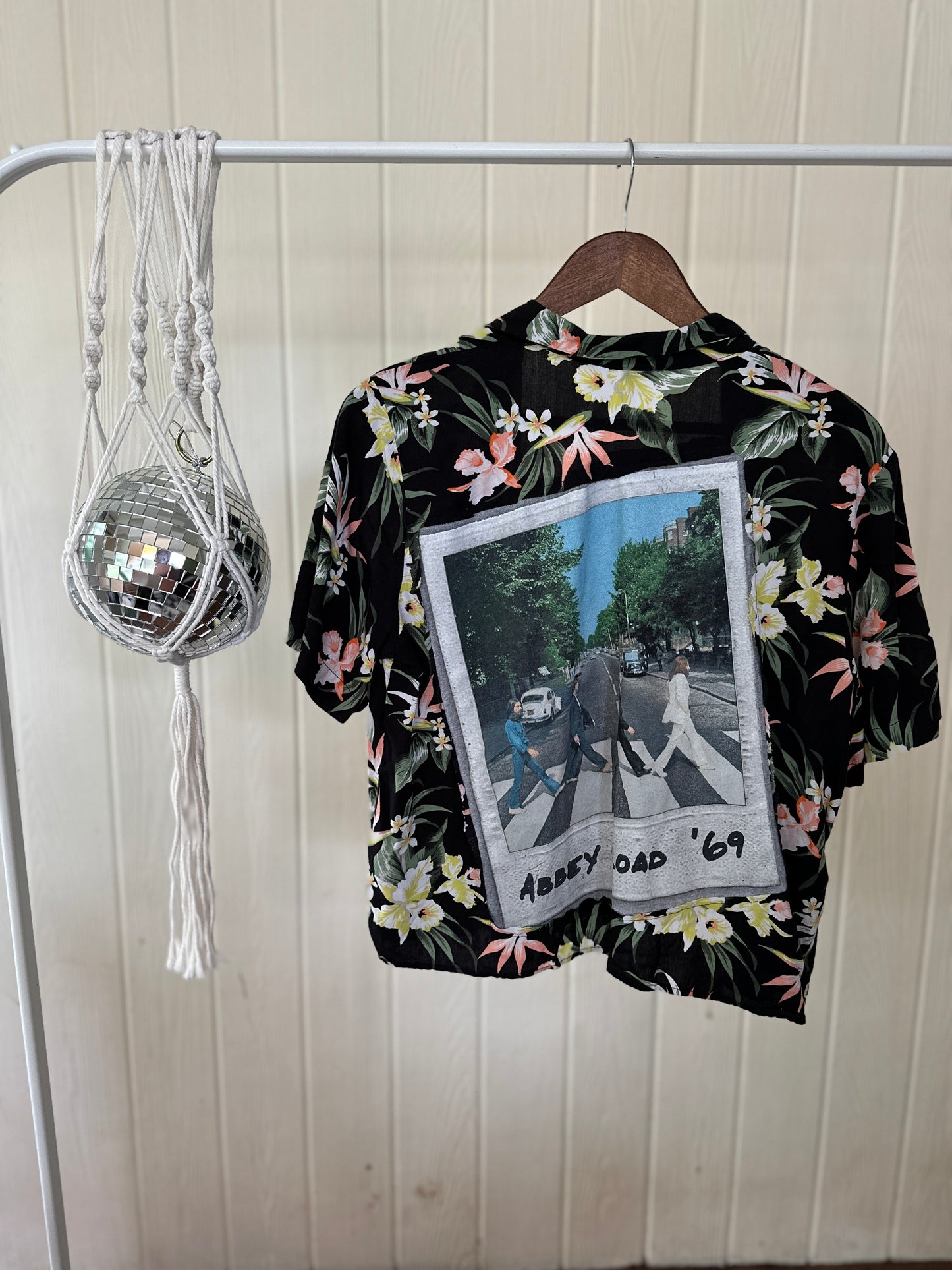 Beatles Tropical Tee Size S-M