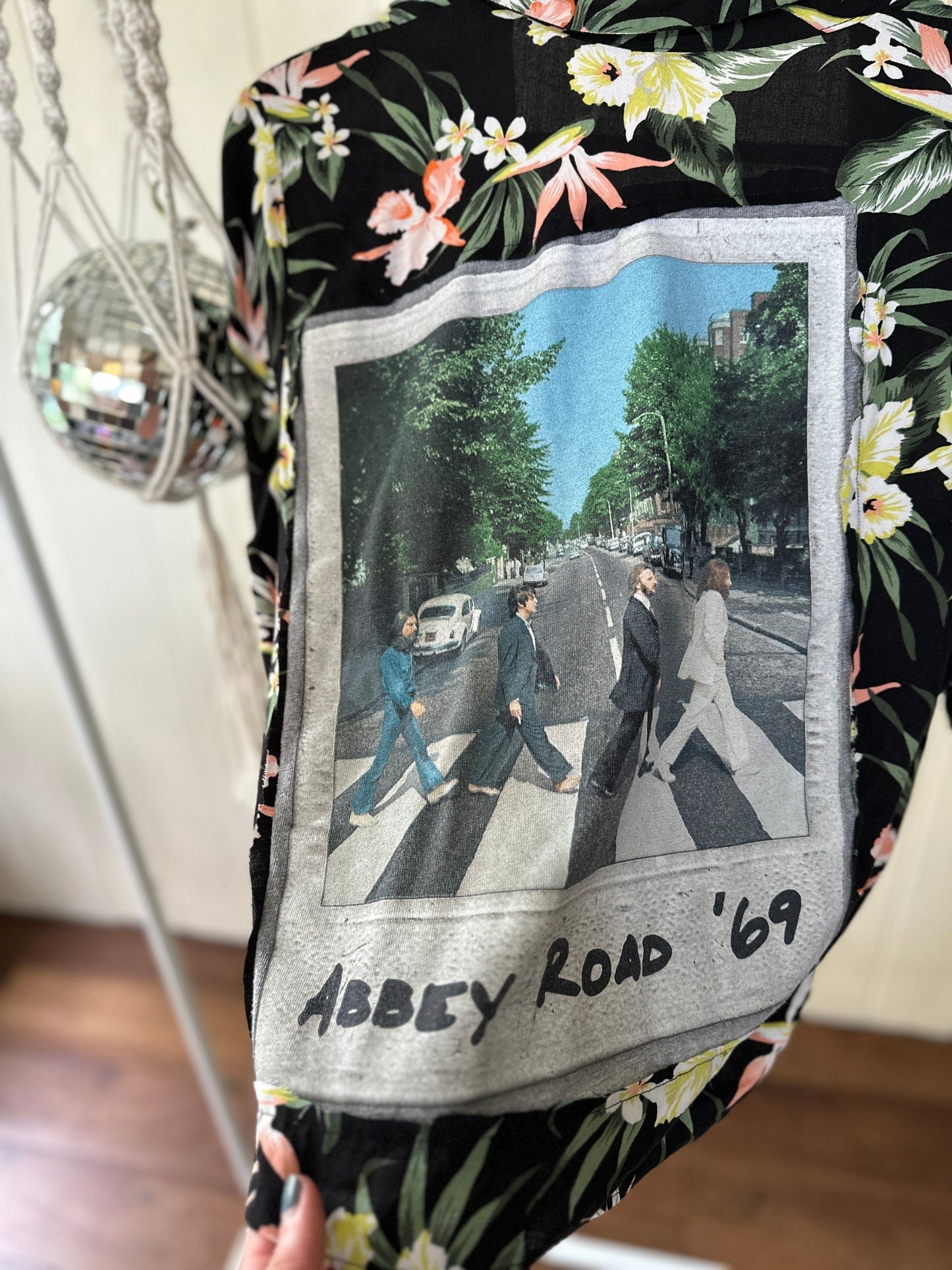 Beatles Tropical Tee Size S-M