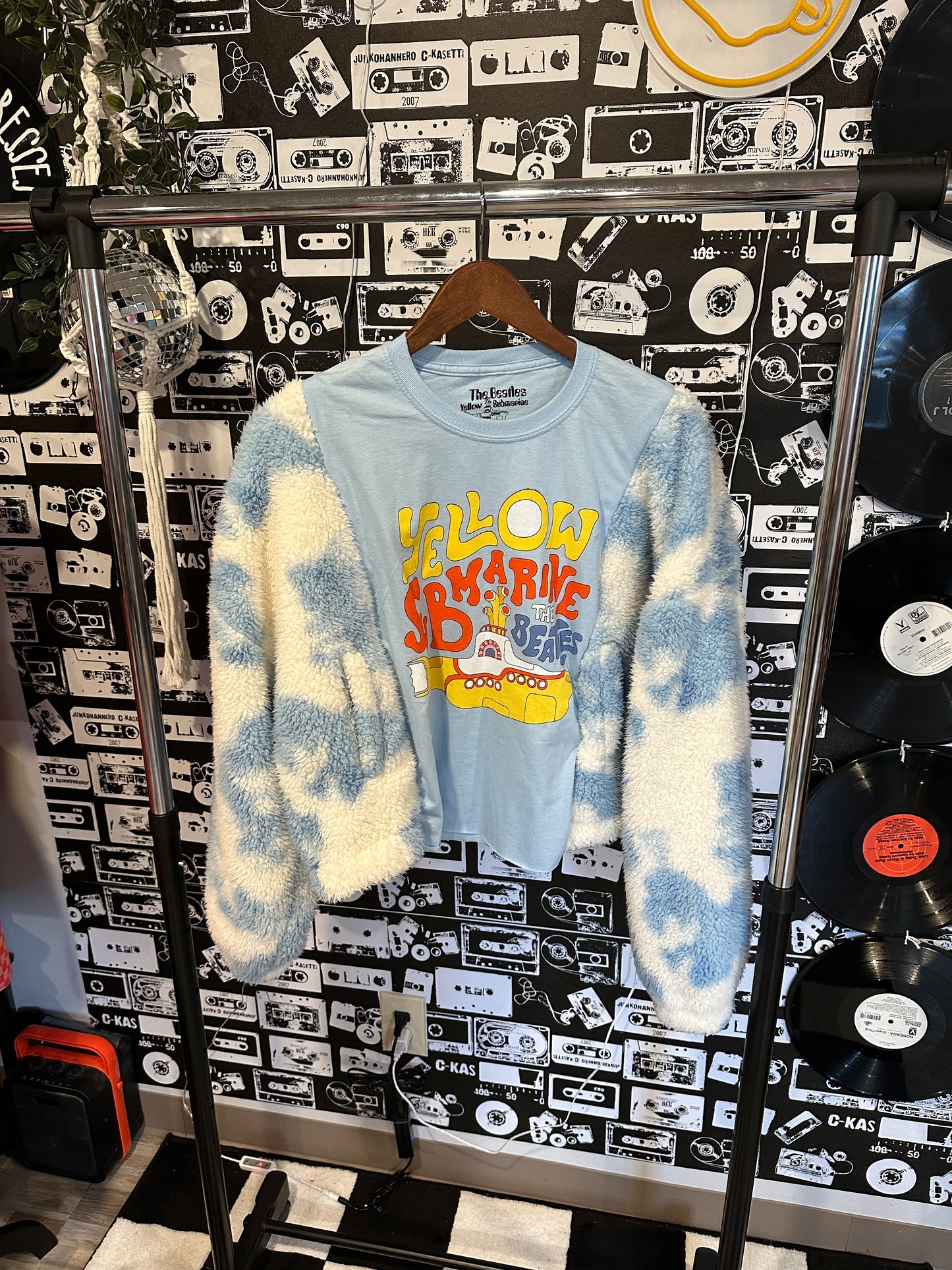 Beatles Size M-L Crop